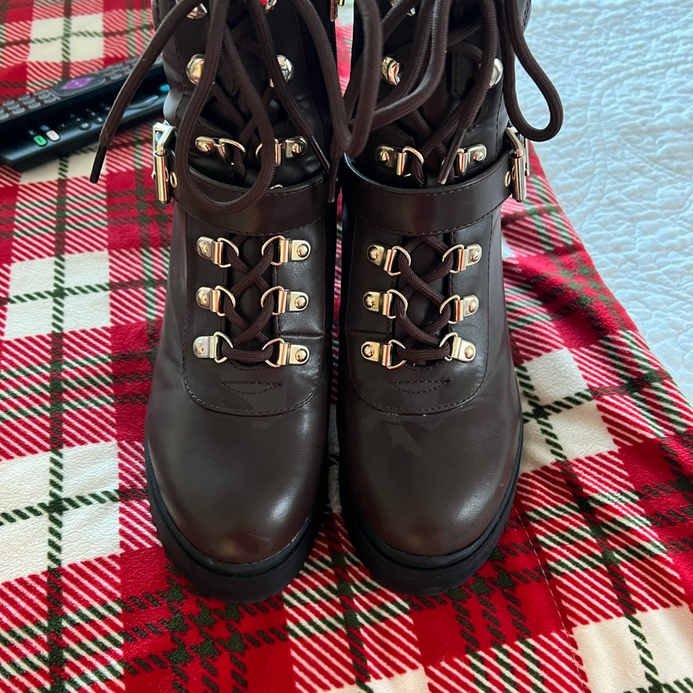 These are super cute but they hit my calf in a funny spot. Never worn.